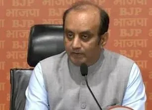 PM મોદીએ કોઈનું નામ લીધા વિના ‘દિમાગી નક્સલ’ શબ્દનો ઉલ્લેખ કર્યા બાદ ભાજપે 24 કલાકમાં કોંગ્રેસના નેતા પી. ચિદમ્બરમ પર પ્રહાર કર્યો છે, નિવેદનને લઈને રાજકીય વિવાદ વધુ ગરમાયો છે.