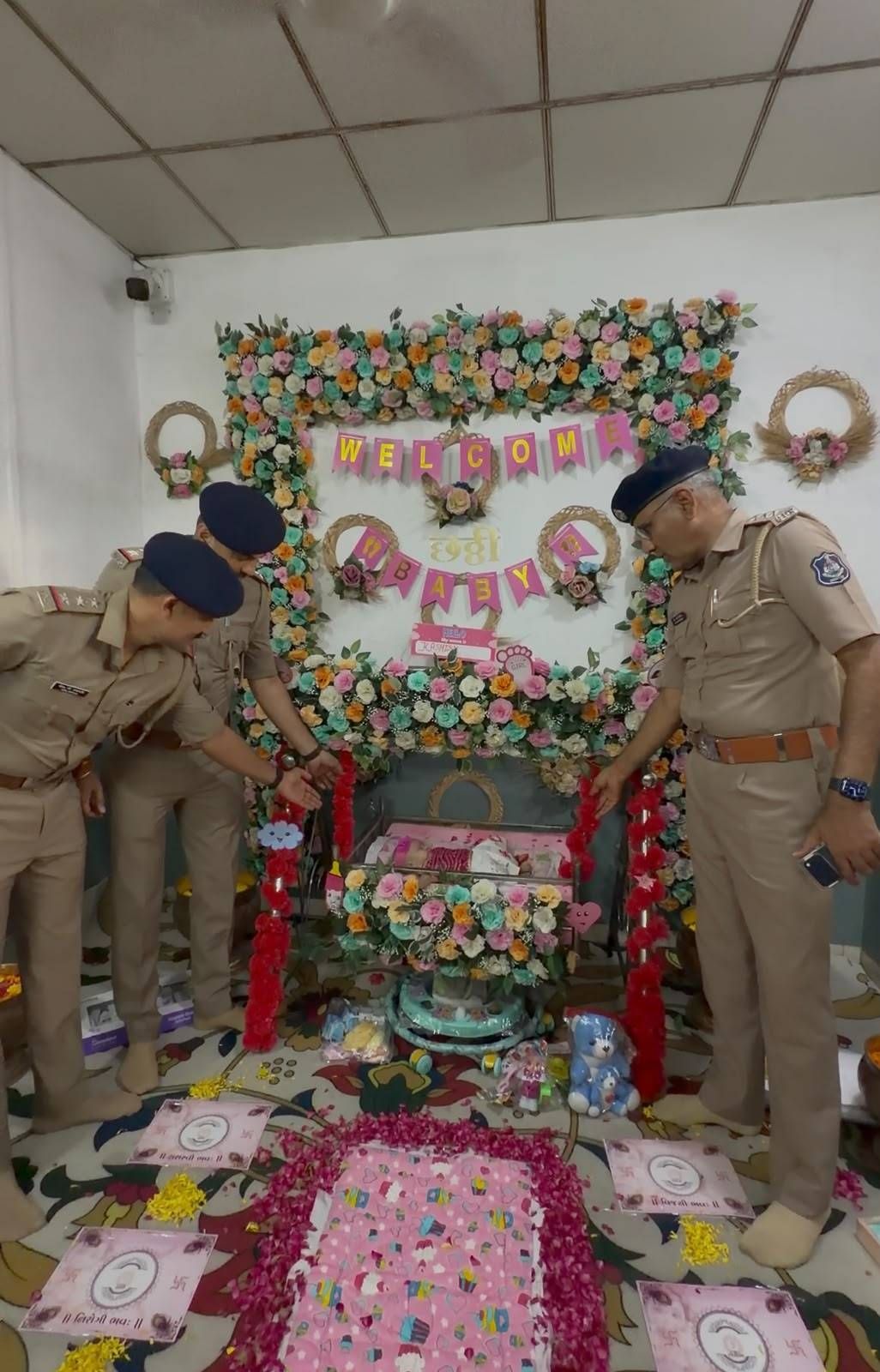 ત્યજી દેવાયેલી નવજાત બાળકીની પાંડેસરા પોલીસે છઠ્ઠીની ઉજવણી કરી, નામ રાખ્યું ‘કાશિશ’ 