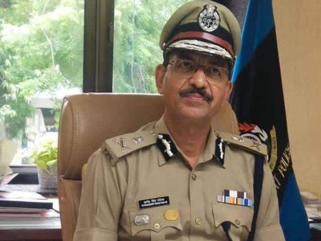 પાંચ મહિનાની લાંબી રાહ બાદ ગુજરાતને નવા DGP મળ્યા છે. જી. એસ. મલિકની રાજ્યના નવા પોલીસ વડા તરીકે નિમણૂક કરવામાં આવી, જેથી પોલીસ તંત્રને હવે કાયમી નેતૃત્વ મળ્યું છે.