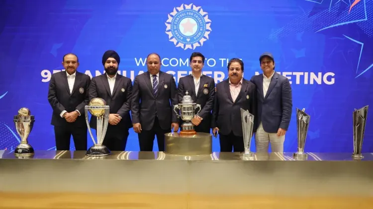વિશ્વના સૌથી ધનિક ક્રિકેટ બોર્ડ BCCI દ્વારા દર વર્ષે ચૂકવવામાં આવતા આવકવેરા અંગે સુપ્રીમ કોર્ટમાં મોટો ખુલાસો થયો છે. સુનાવણી દરમિયાન સામે આવ્યું છે કે BCCI વાર્ષિક કરોડો રૂપિયાનો ટેક્સ સરકારને ચૂકવે છે, જેનાથી બોર્ડની વિરાટ કમાણી ફરી ચર્ચામાં આવી છે.