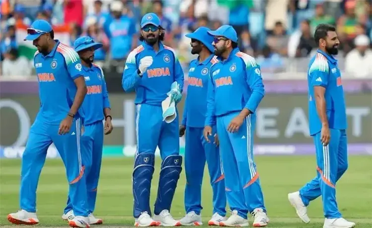 ભારતીય ક્રિકેટ ટીમે ICC રેન્કિંગમાં મોટો દબદબો બનાવ્યો છે. ODI ફોર્મેટમાં છેલ્લા 35 મહિનાથી નંબર-1 પર રહ્યા બાદ, હવે T20 ફોર્મેટમાં પણ ભારતે ટોચનું સ્થાન મેળવી લીધું છે. બંને ફોર્મેટમાં ટીમ ઈન્ડિયાનો ડંકો વાગી રહ્યો છે.